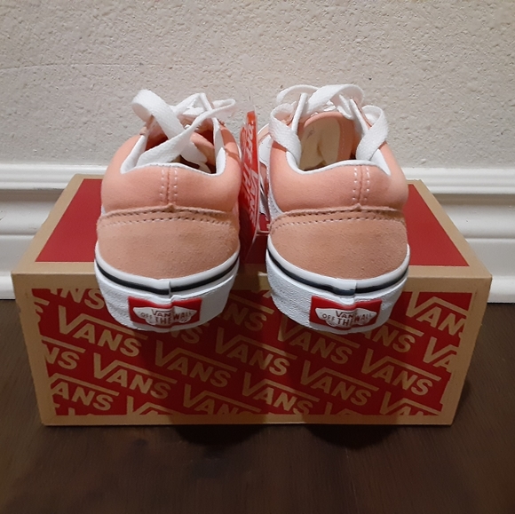 Vans - Picture 3 of 4